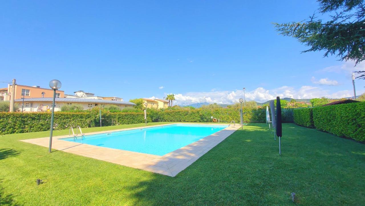 Colors Pool Apartment バルドリーノ エクステリア 写真