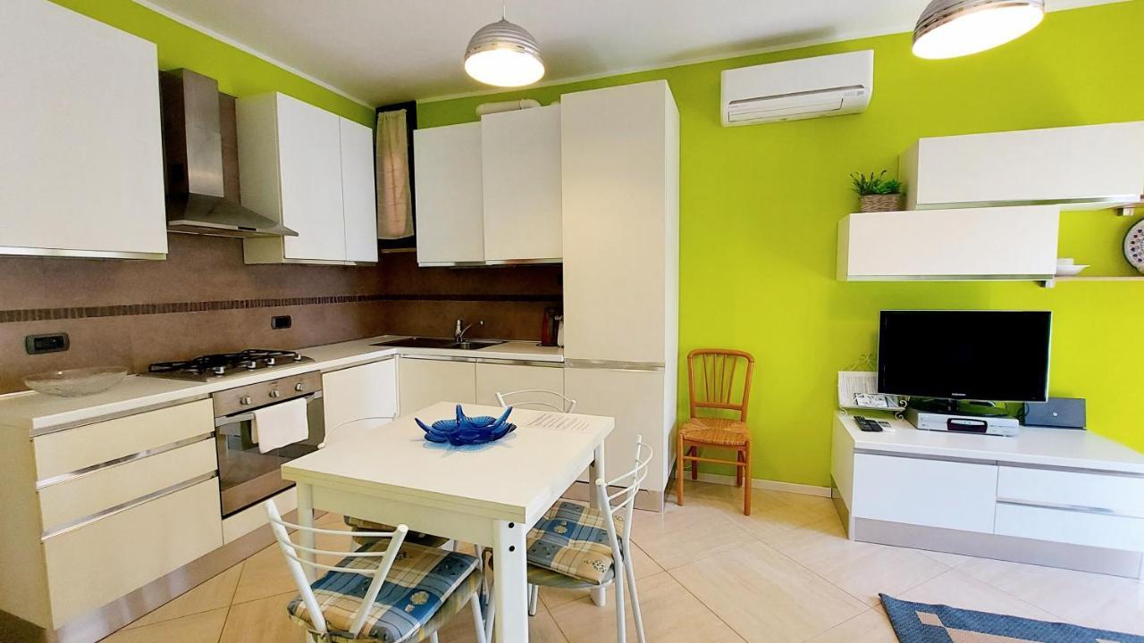 Colors Pool Apartment バルドリーノ エクステリア 写真