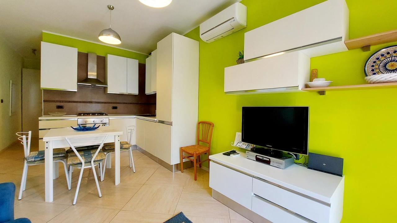 Colors Pool Apartment バルドリーノ エクステリア 写真