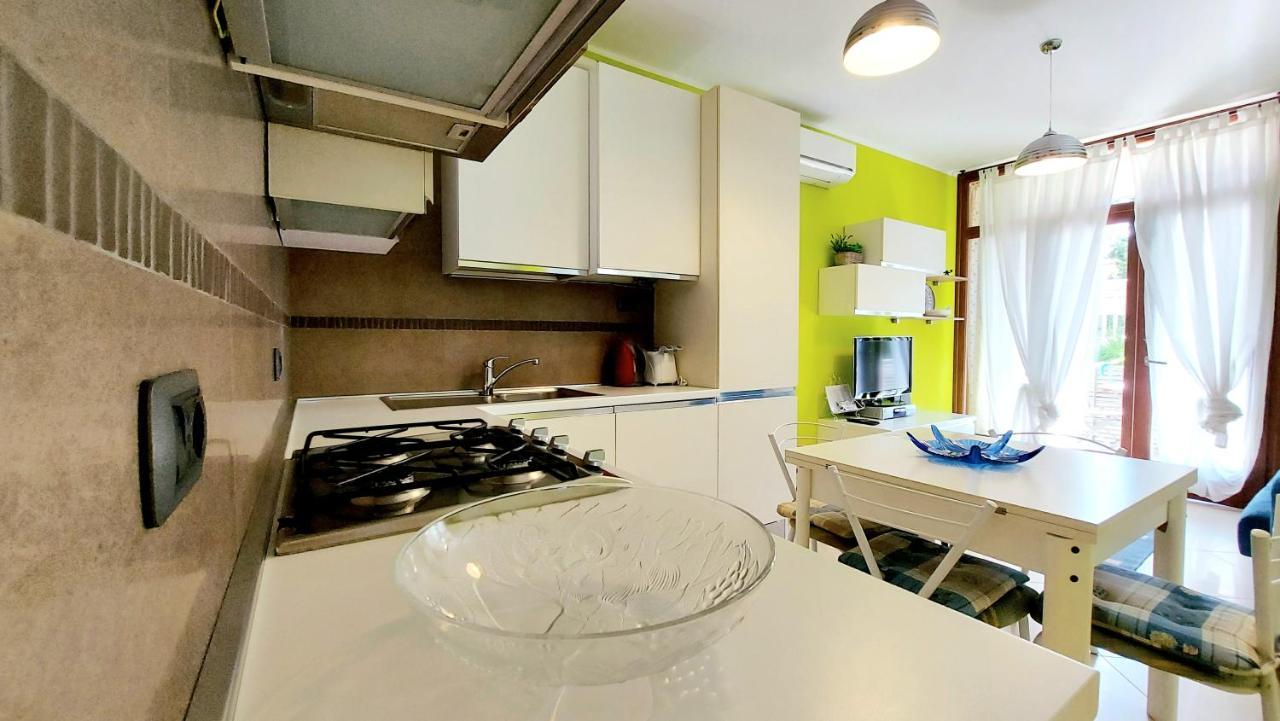 Colors Pool Apartment バルドリーノ エクステリア 写真